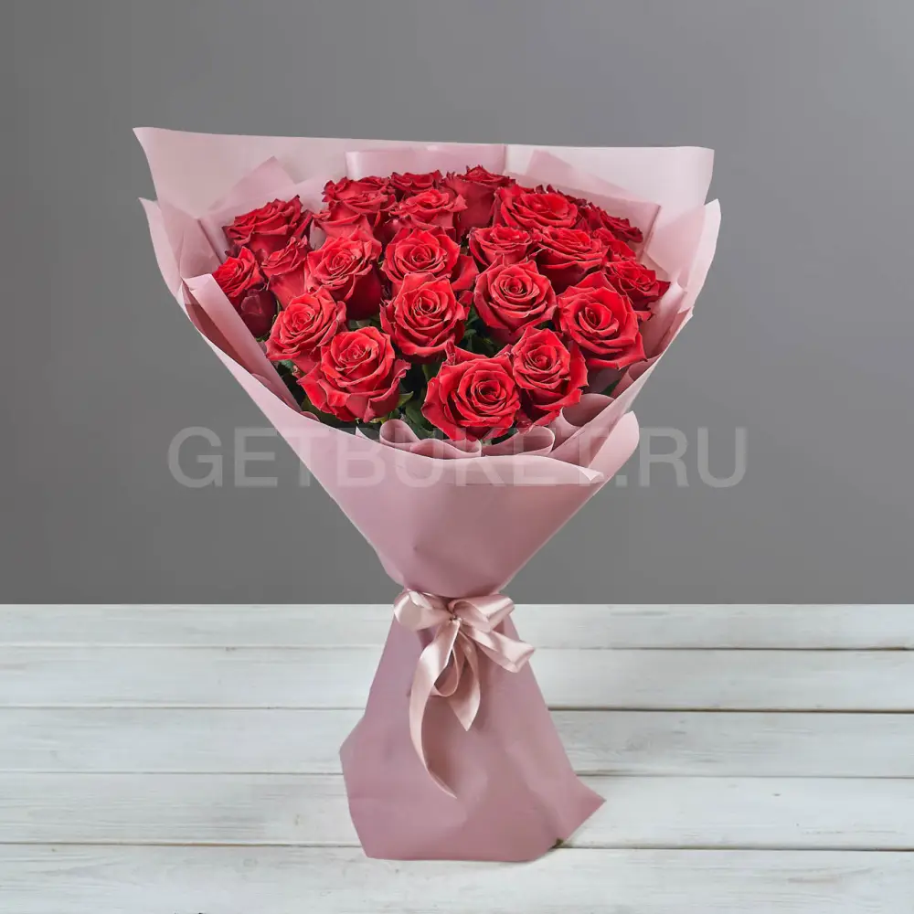206144 Букет из 25 красных роз в упаковке