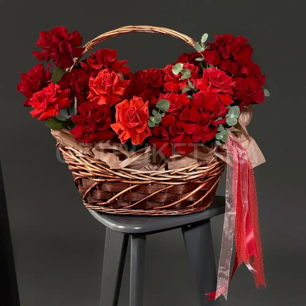 222922 Цветочная корзина из 27 красных роз