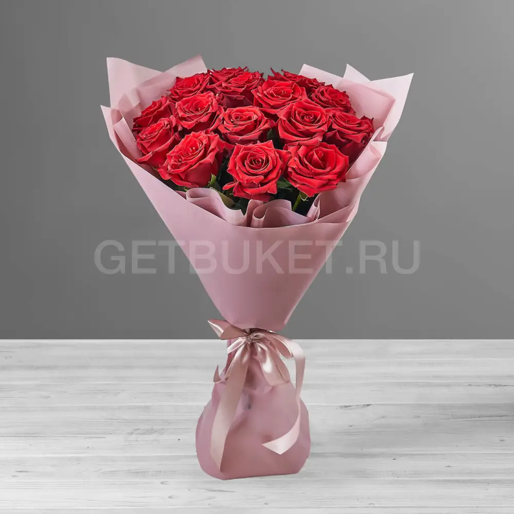 206143 Букет из 15 красных роз в упаковке