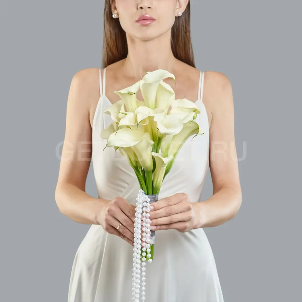 219389 Букет невесты с каллами и бусами